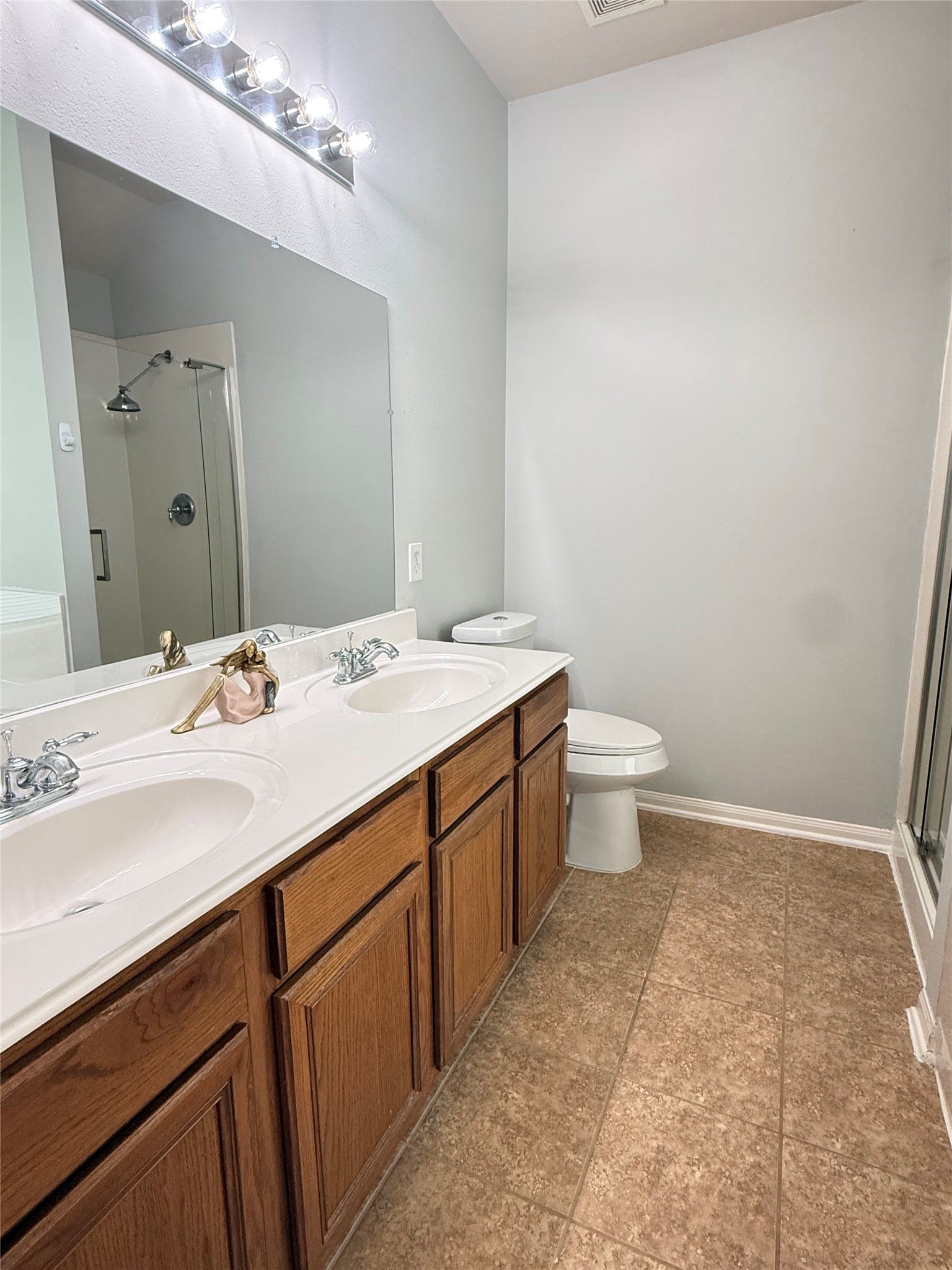 2726 Sage Bluff Avenue, Richmond, TX 77469 Master Bathroom