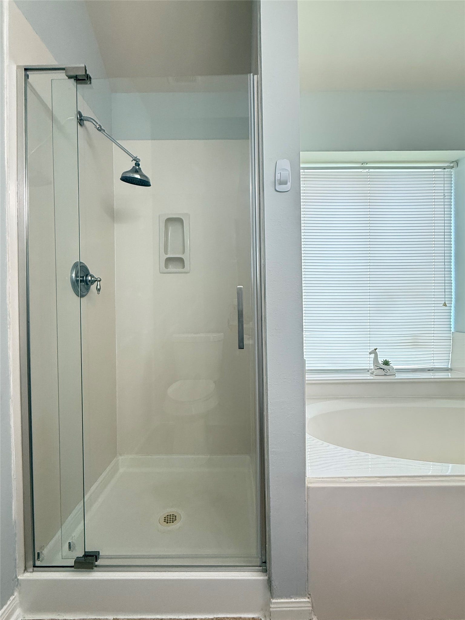 2726 Sage Bluff Avenue, Richmond, TX 77469 Master Bathroom