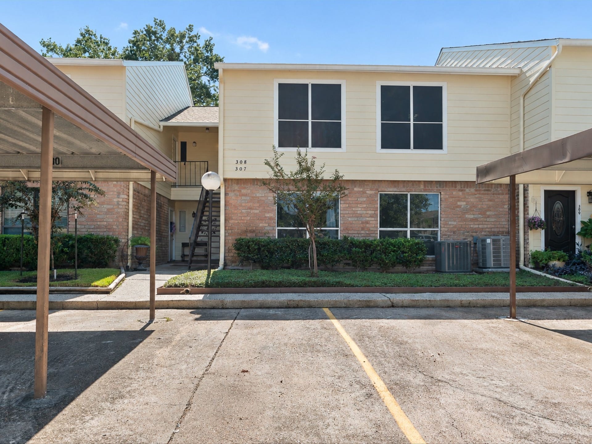Another view of the condo with a courtyard and convenient parking area.