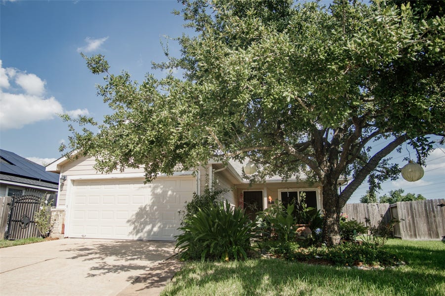Property photo for 11042 Warath Oak Court, Houston, TX