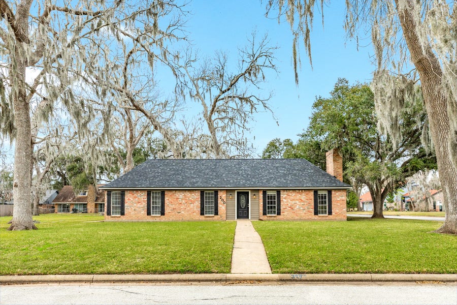 Property photo for 200 Wentworth Dr, West Columbia, TX