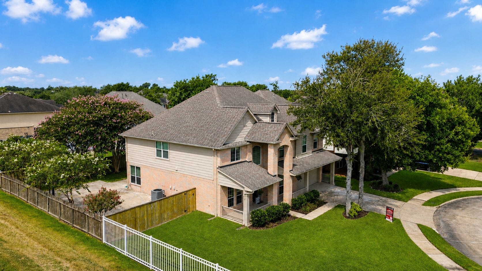 8126 BUFFALO SPRINGS COURT, Sugar Land, TX 77479 AERIAL VIEW HIGHLIGHTS THE HOMES IMPRESSIVE TWO-STORY ELEVATION, LARGE LOT, MATURE LANDSCAPING, AND QUIET CUL-DE-SAC SETTING.