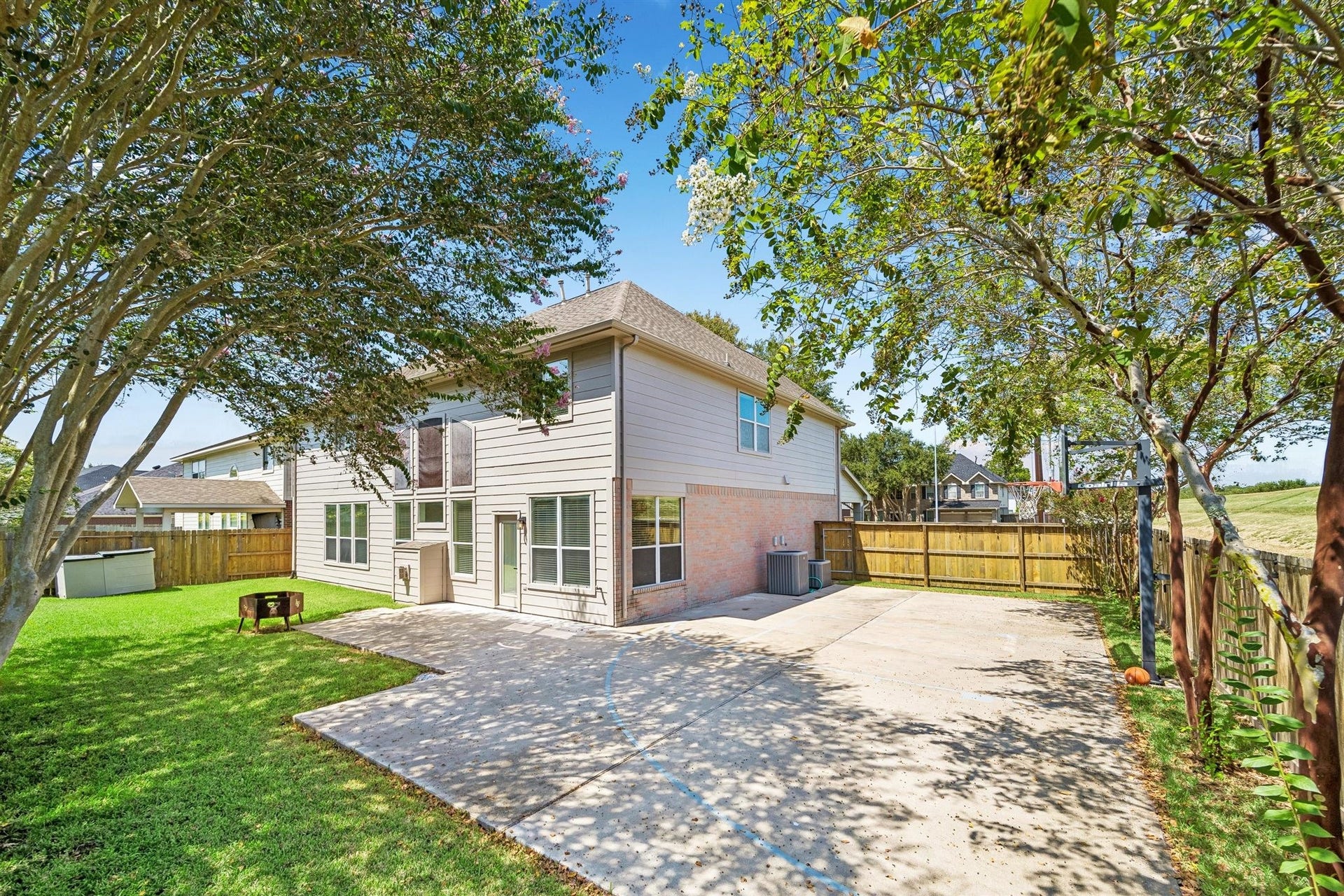8126 BUFFALO SPRINGS COURT, Sugar Land, TX 77479 SPACIOUS BACKYARD WITH A LARGE CONCRETE PATIO, MATURE SHADE TREES, AND PLENTY OF OPEN LAWN.