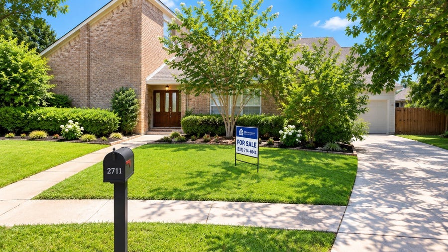Property photo for 2127 Manor Green Drive, Houston, TX
