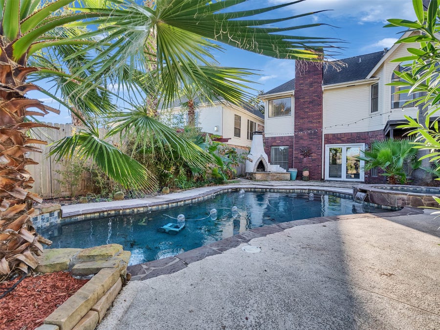 Property photo for 114 Bayou Bend Drive, League City, TX