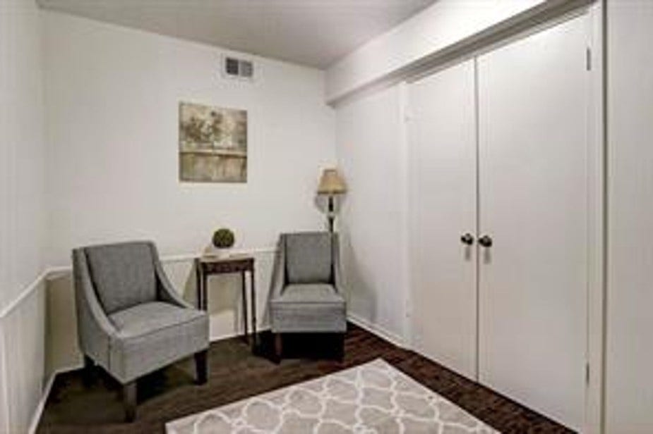 351 N Post Oak Lane, #715, Houston, TX 77024 Secondary bedroom is currently being used as a sitting area and work space. Large walk in closet with built in desk on other side of the room. Bedroom/office/workout room or whatever you would like to create.