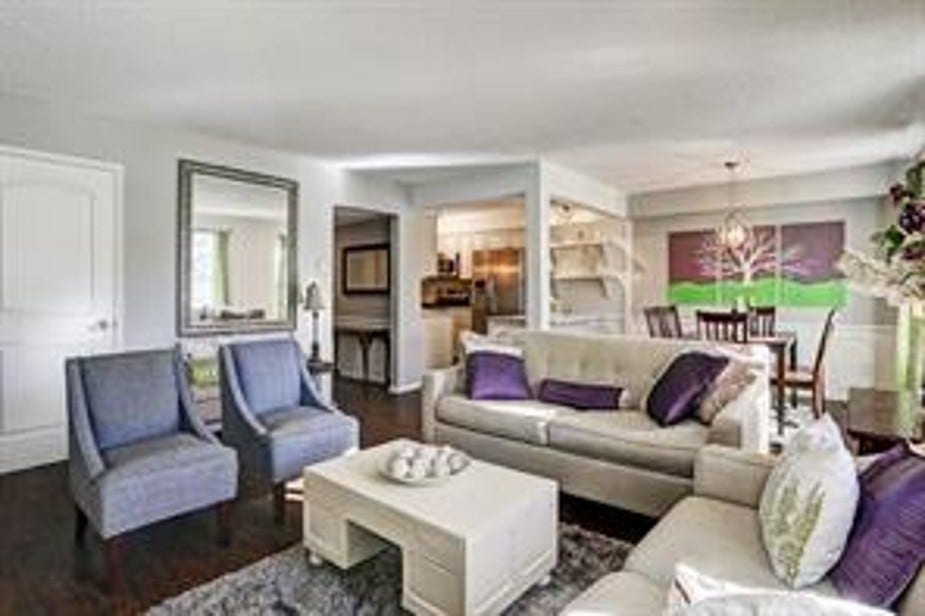 351 N Post Oak Lane, #715, Houston, TX 77024 The living space is generously sized. Easy layout for furniture placement to your liking. Accommodating 2 sofas and 2 chairs allows for large group entertaining.