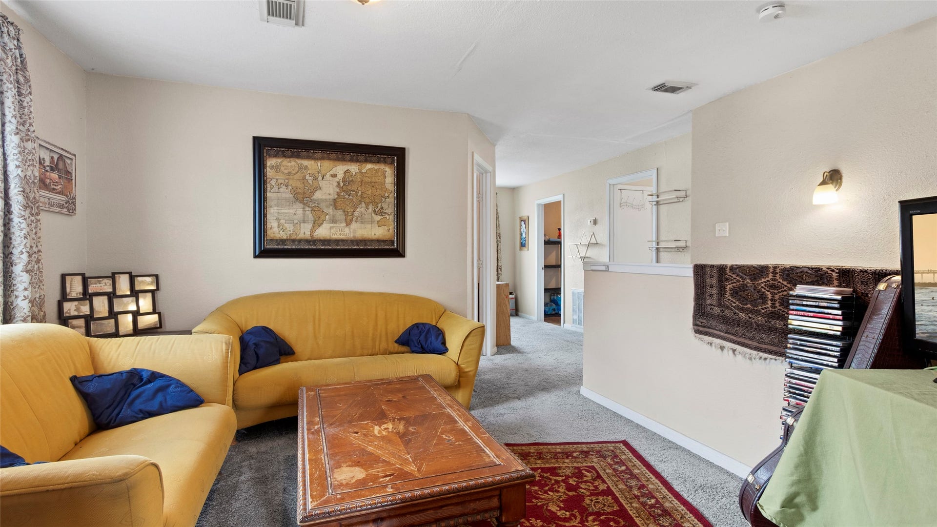 11939 11th Street, Santa Fe, TX 77510 Sitting Area / Game Room - 2nd floor