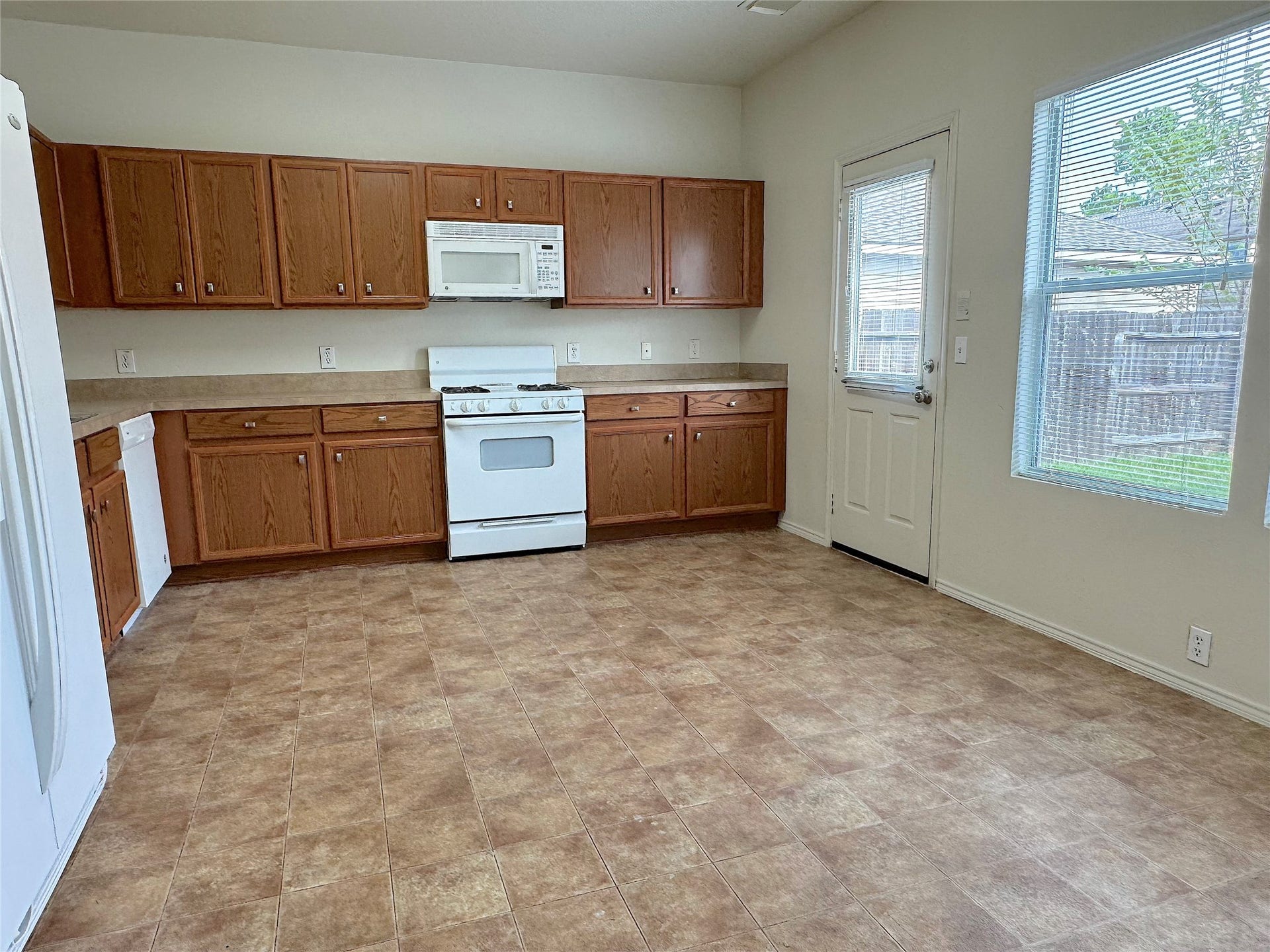23822 Single Oak Street, Spring, TX 77373 Big Kitchen with gas range