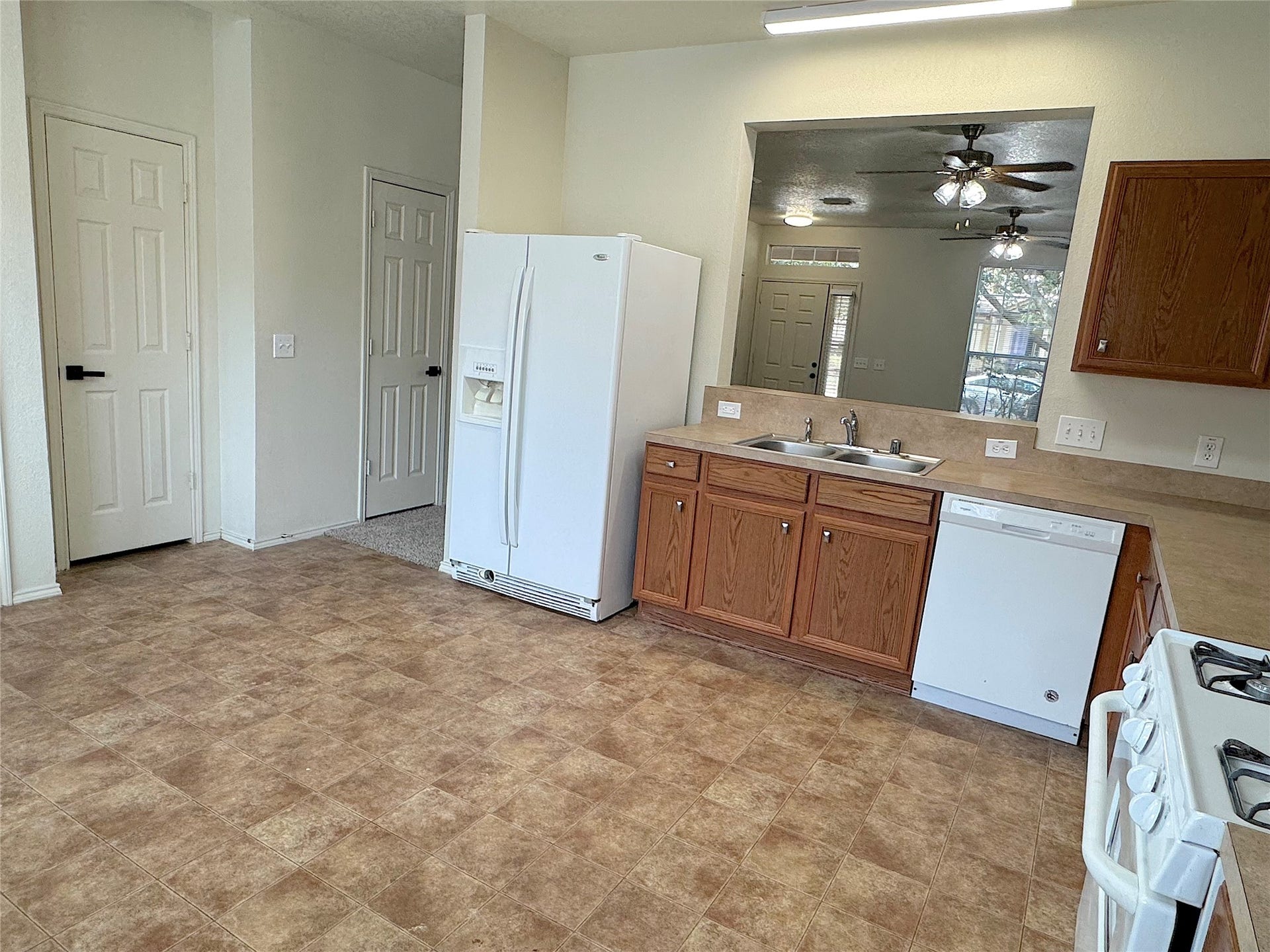 23822 Single Oak Street, Spring, TX 77373 Fridge can convey