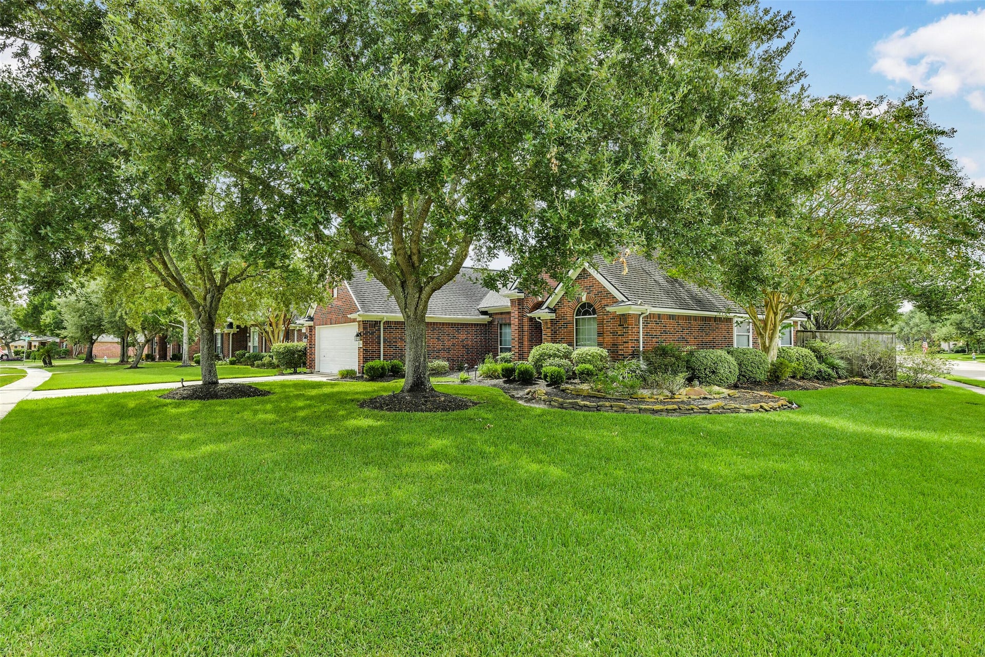 2516 Creeks Edge Drive, Pearland, TX 77581 2516 Creeks Edge Drive, Pearland, TX 77581
