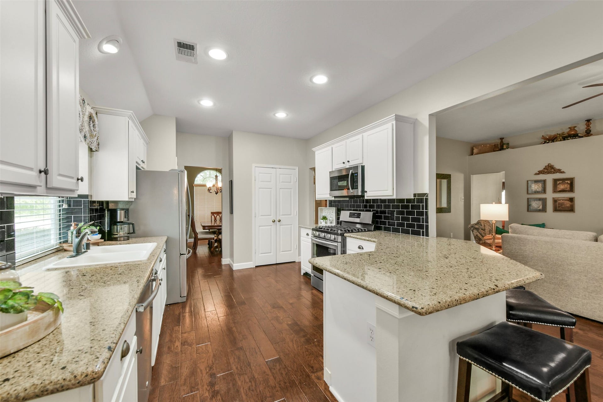 2516 Creeks Edge Drive, Pearland, TX 77581 2516 Creeks Edge Drive, Pearland, TX 77581