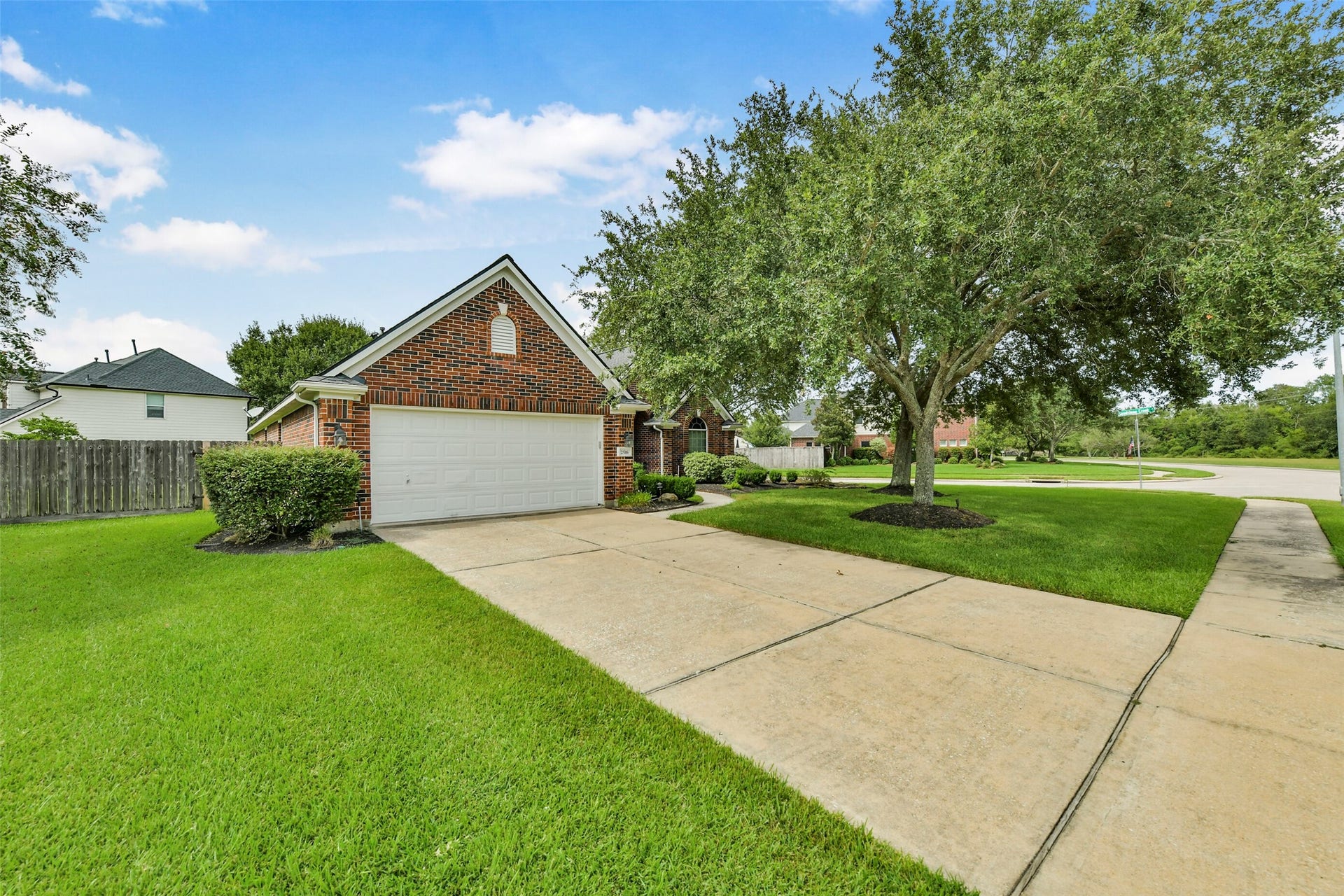 2516 Creeks Edge Drive, Pearland, TX 77581 2516 Creeks Edge Drive, Pearland, TX 77581