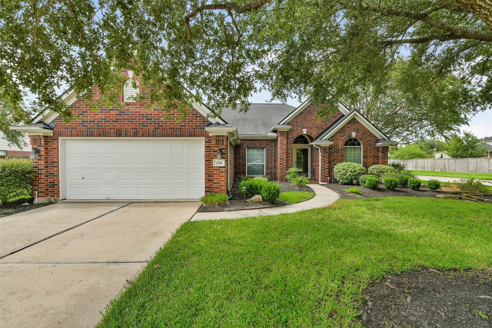 2516 Creeks Edge Drive, Pearland, TX 77581 2516 Creeks Edge Drive, Pearland, TX 77581