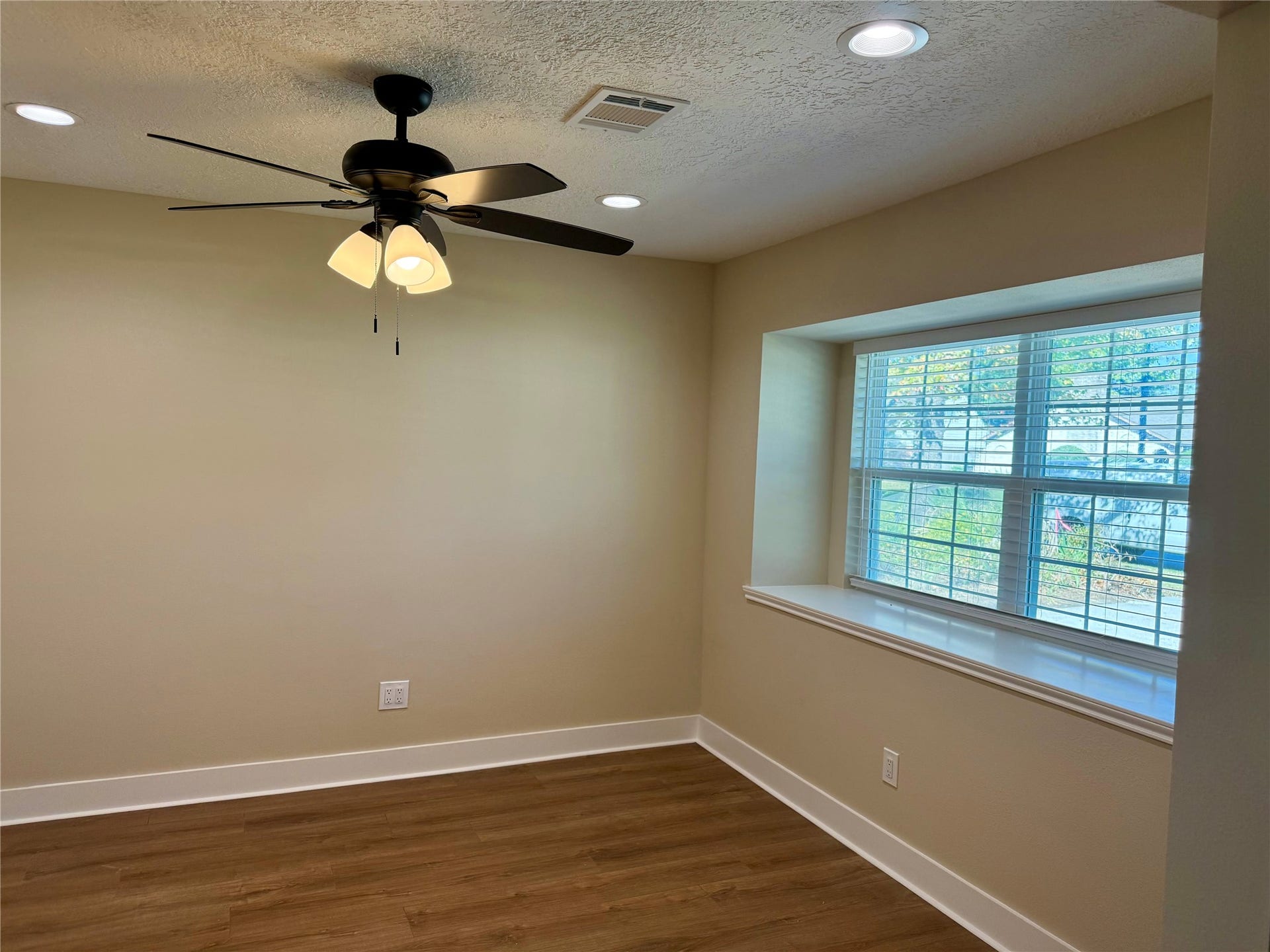 215 Hickory Ridge Drive, Shenandoah, TX 77381 215 Hickory Ridge Drive, Shenandoah, TX 77381