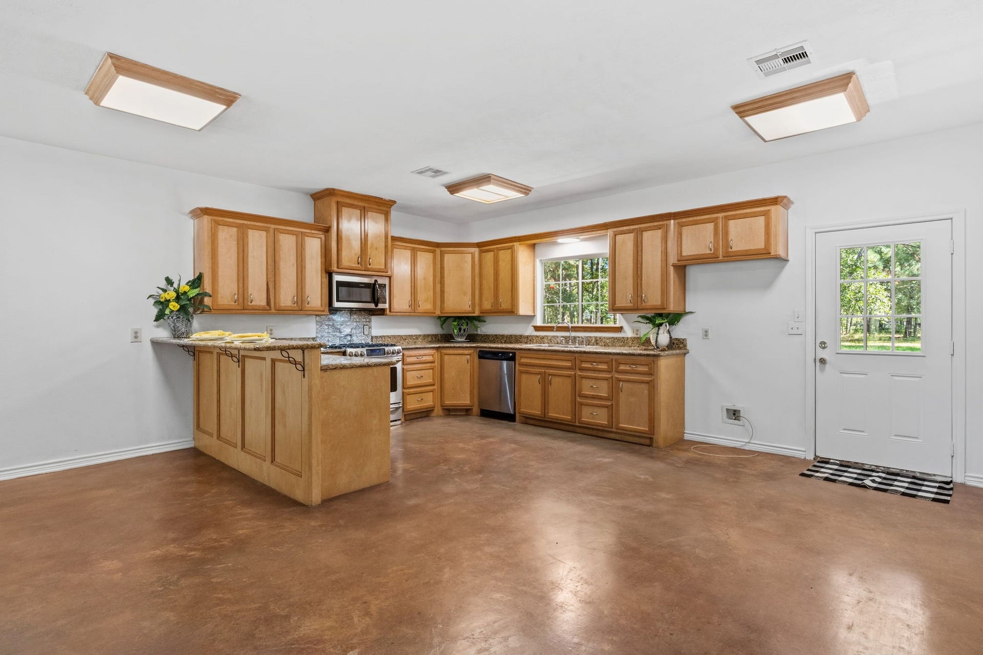16959 S Tram Road, Splendora, TX 77372