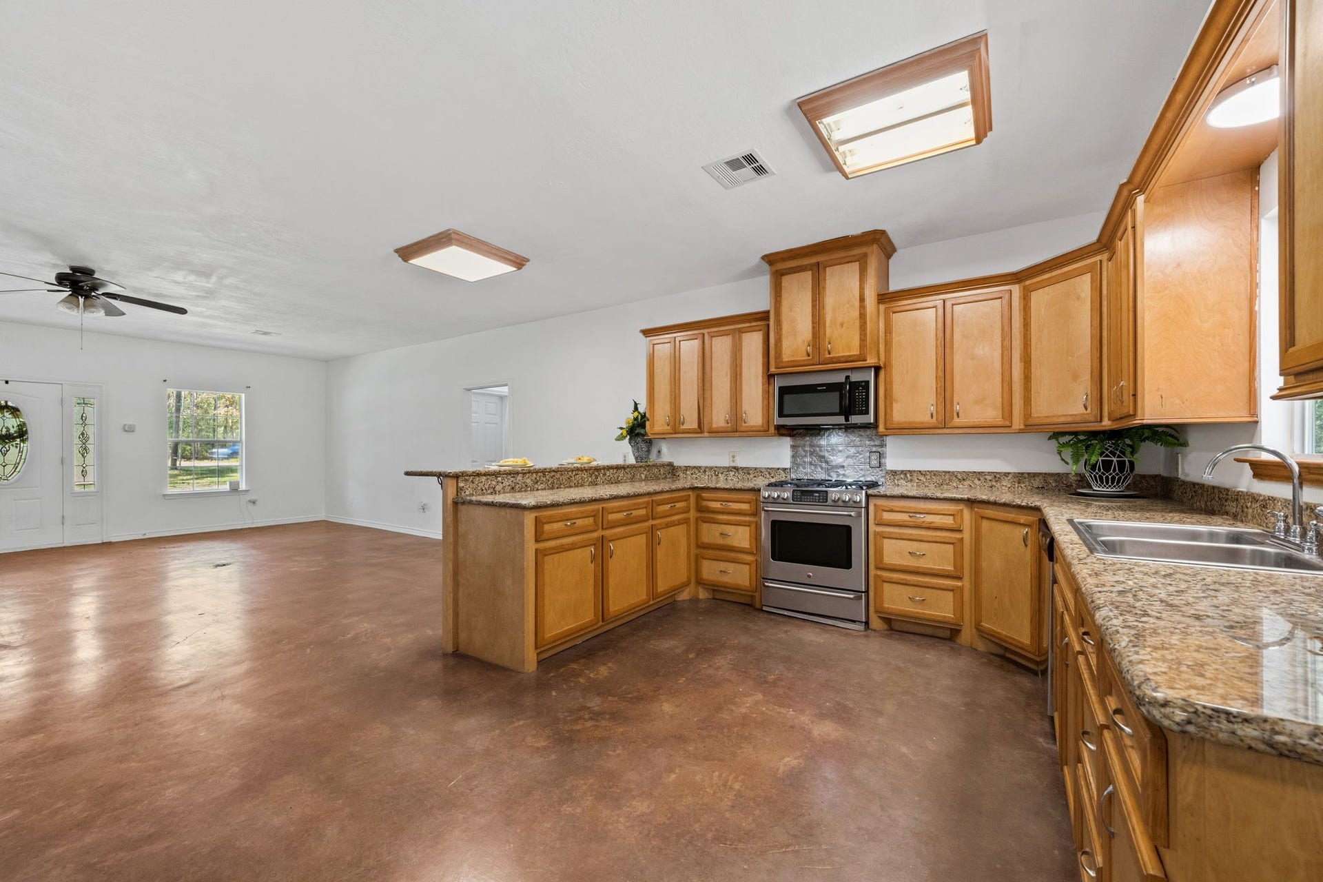 16959 S Tram Road, Splendora, TX 77372