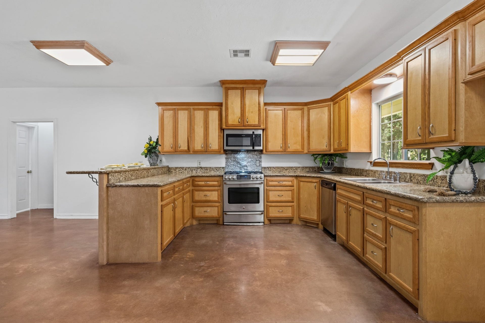 16959 S Tram Road, Splendora, TX 77372