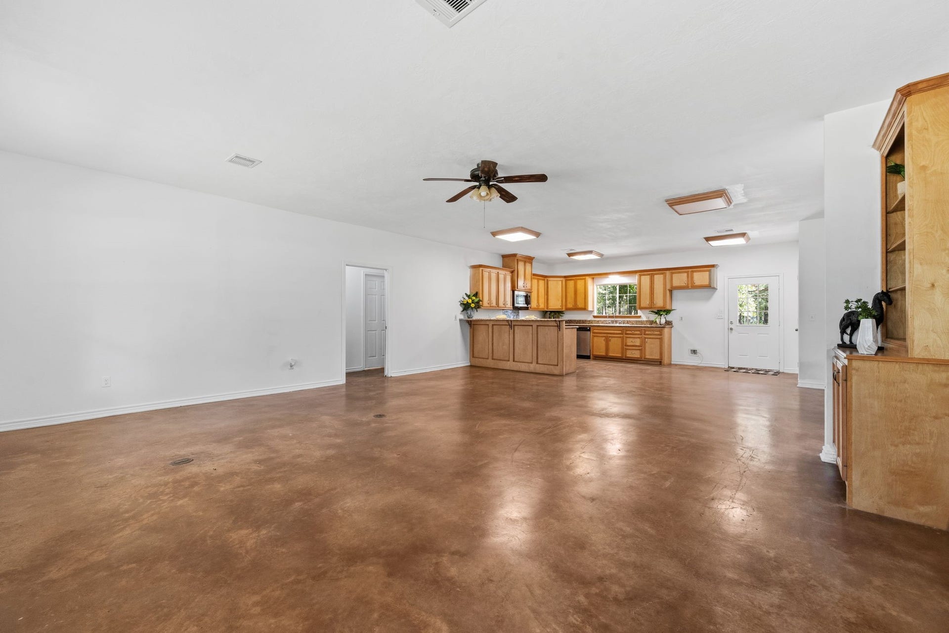 16959 S Tram Road, Splendora, TX 77372