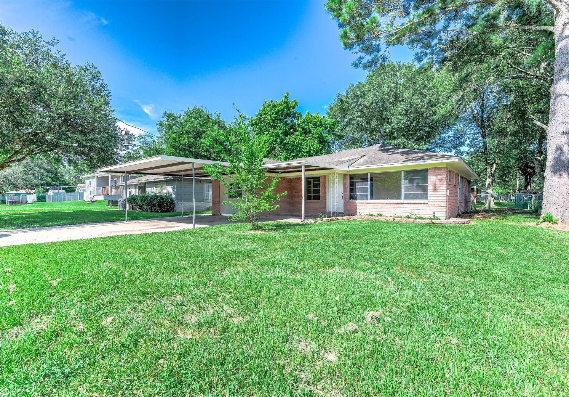 1033 S Booth Lane, Alvin, TX 77511 1033 S Booth Lane, Alvin, TX 77511