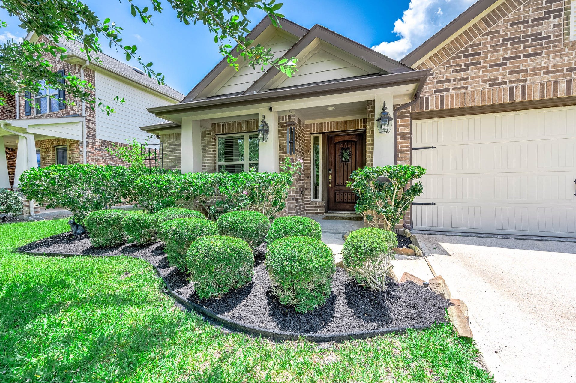 20715 Arrow Falls Lane, Richmond, TX 77407 Gorgeous curb appeal our this Grand Mission Estates home!!