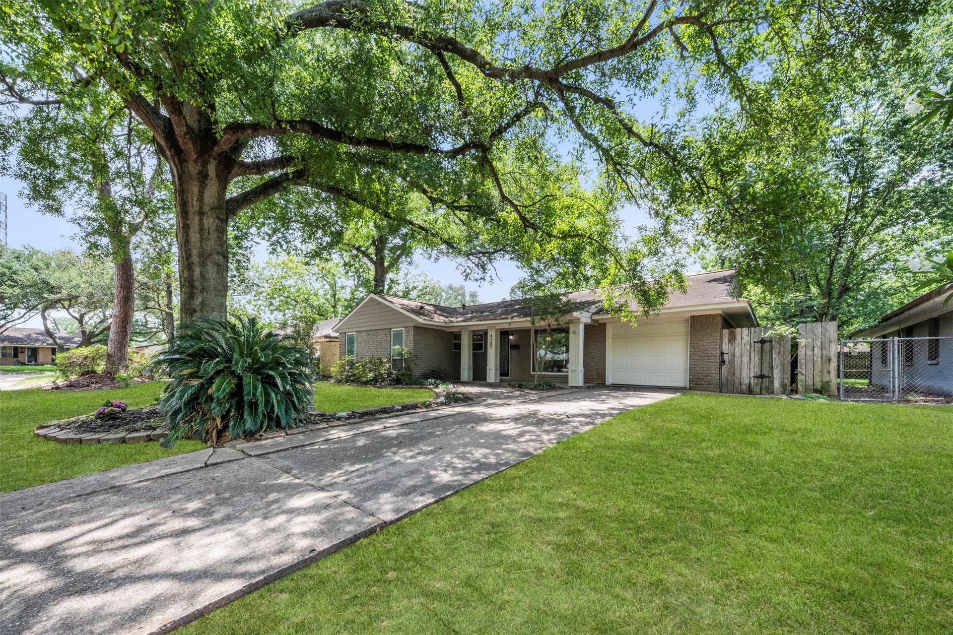 Plenty of room is found to play out front or back.