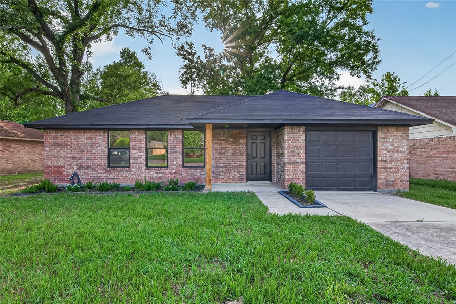 Property photo for 106 Little Bill Lane, Willis, TX