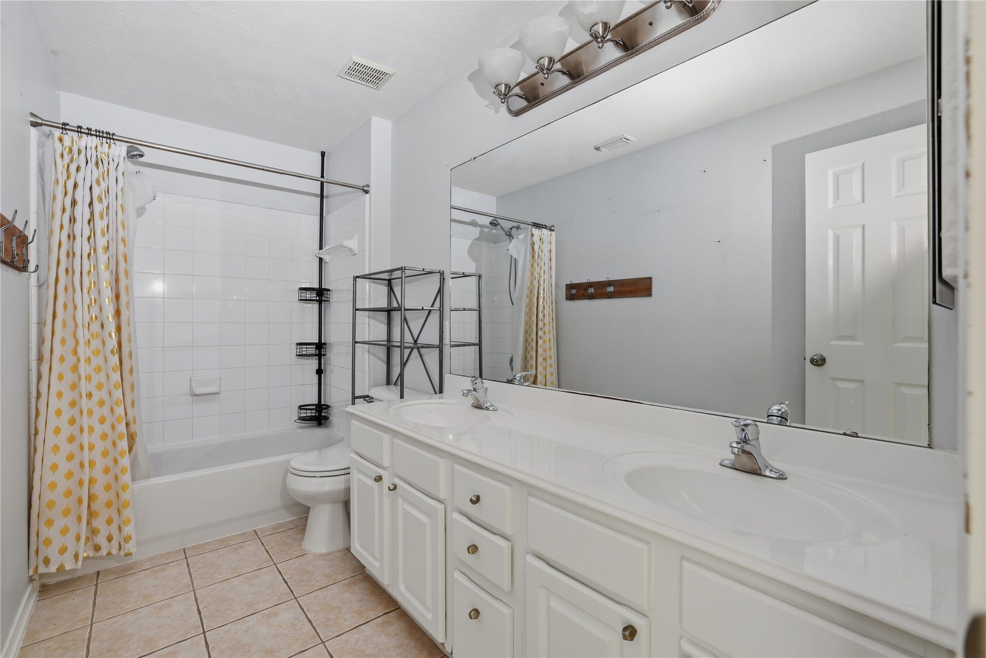 75 W Prairie Dawn Circle, The Woodlands, TX 77385 75 W Prairie Dawn Circle, The Woodlands, TX 77385