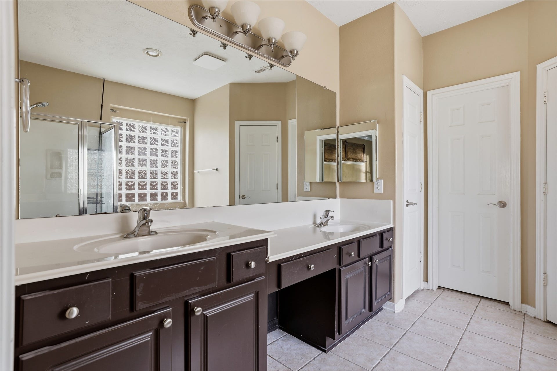75 W Prairie Dawn Circle, The Woodlands, TX 77385 75 W Prairie Dawn Circle, The Woodlands, TX 77385