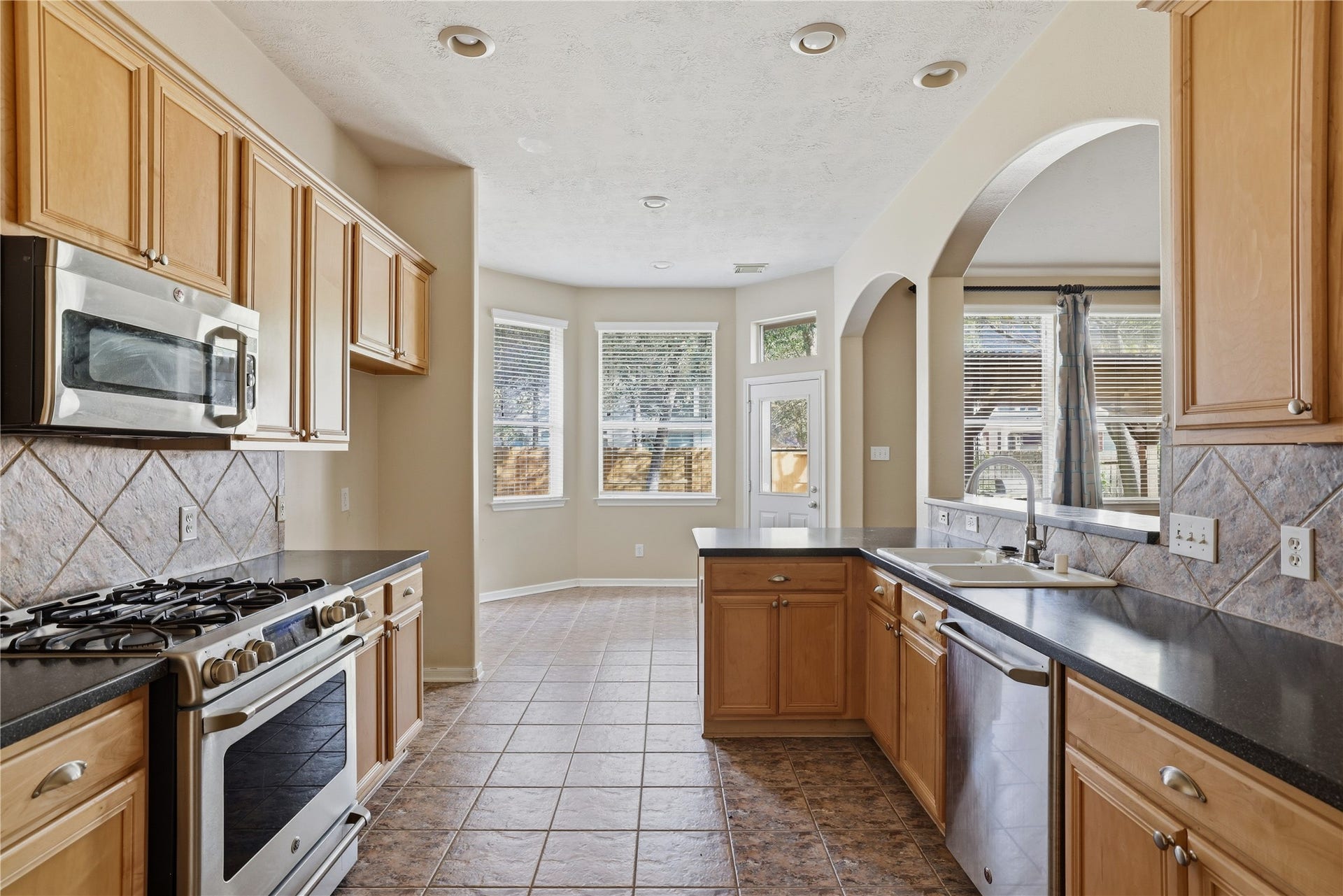75 W Prairie Dawn Circle, The Woodlands, TX 77385 75 W Prairie Dawn Circle, The Woodlands, TX 77385