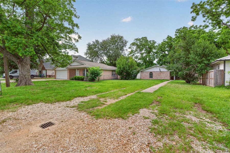 Property photo for 418 Texas Street, Tomball, TX