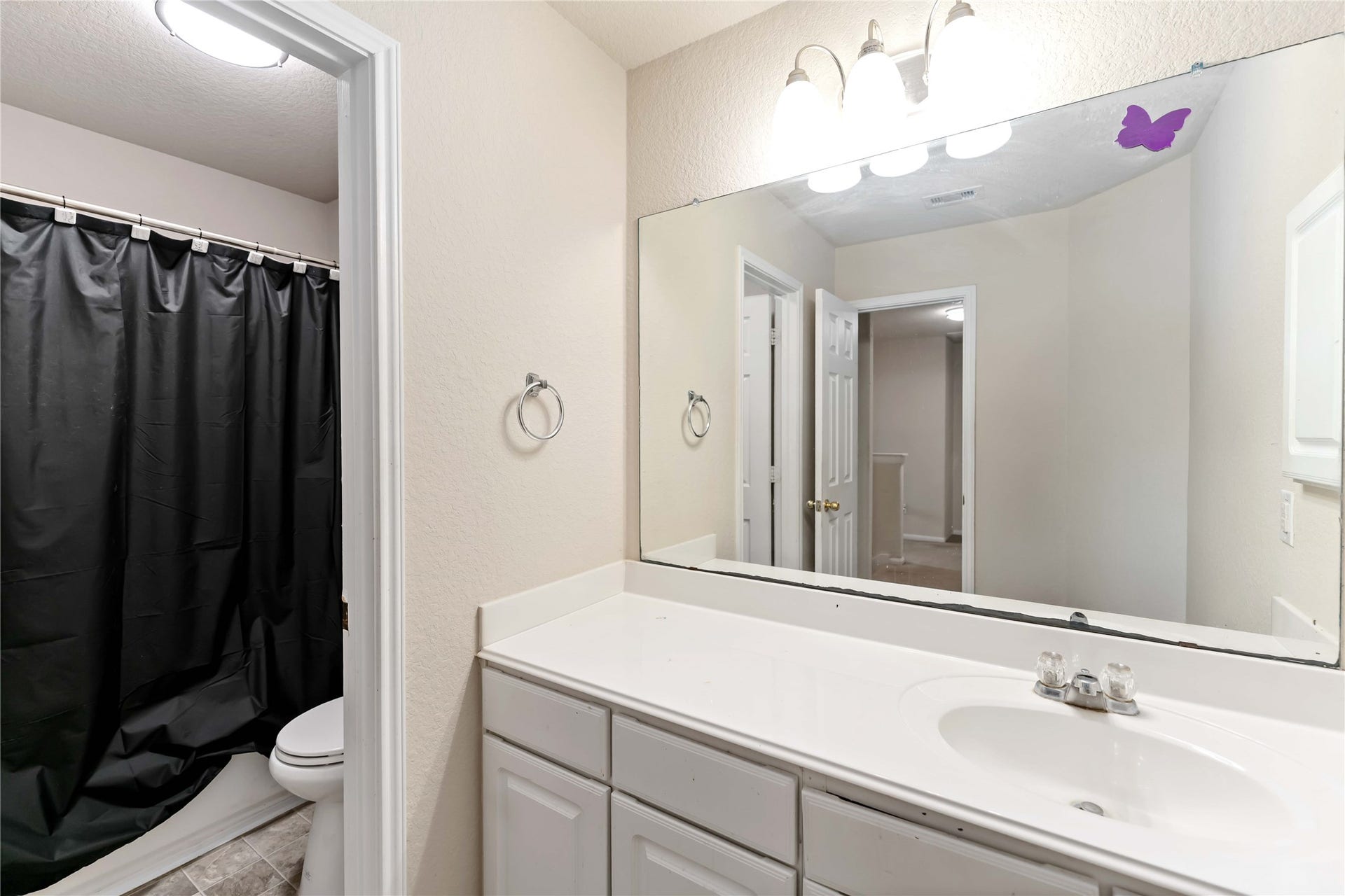 2114 Bishop Hollow Lane, Rosenberg, TX 77471 Secondary Bathroom