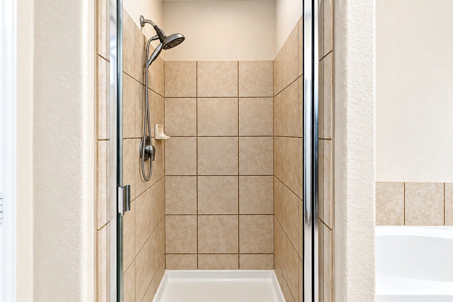 2114 Bishop Hollow Lane, Rosenberg, TX 77471 Master Bathroom