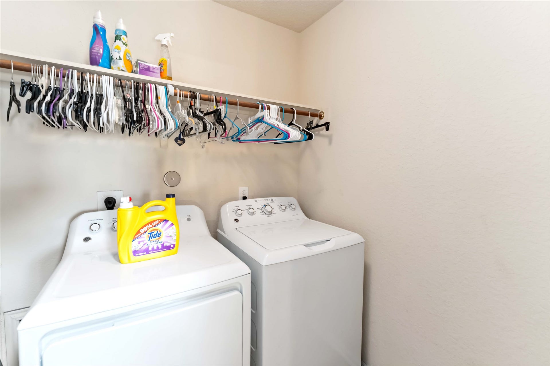 2114 Bishop Hollow Lane, Rosenberg, TX 77471 Laundry Room