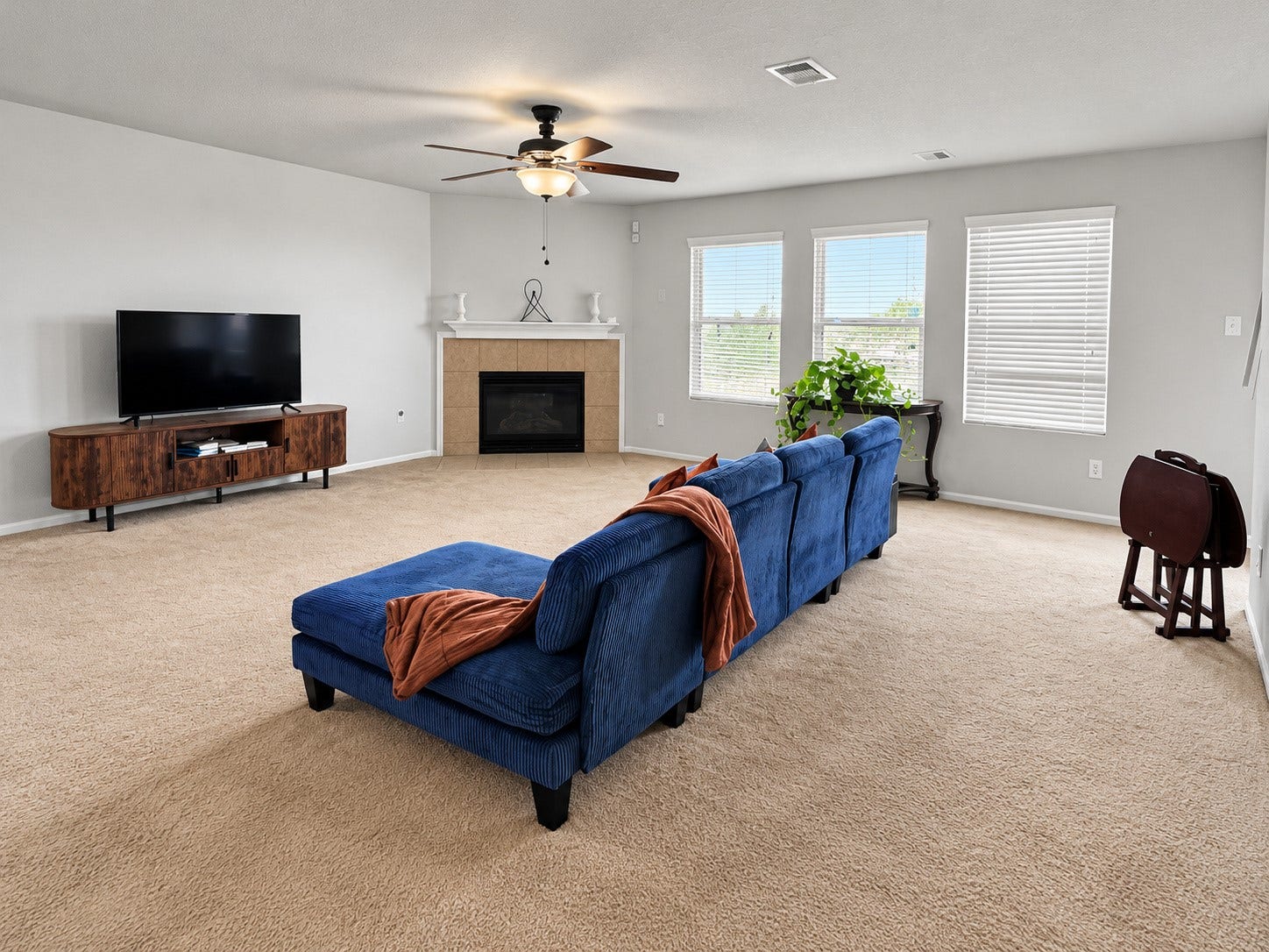 2114 Bishop Hollow Lane, Rosenberg, TX 77471 Living Room