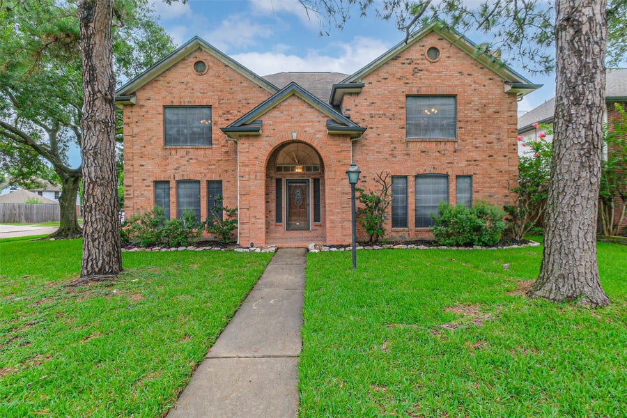 Property photo for 10218 Hedge Way Drive, Houston, TX