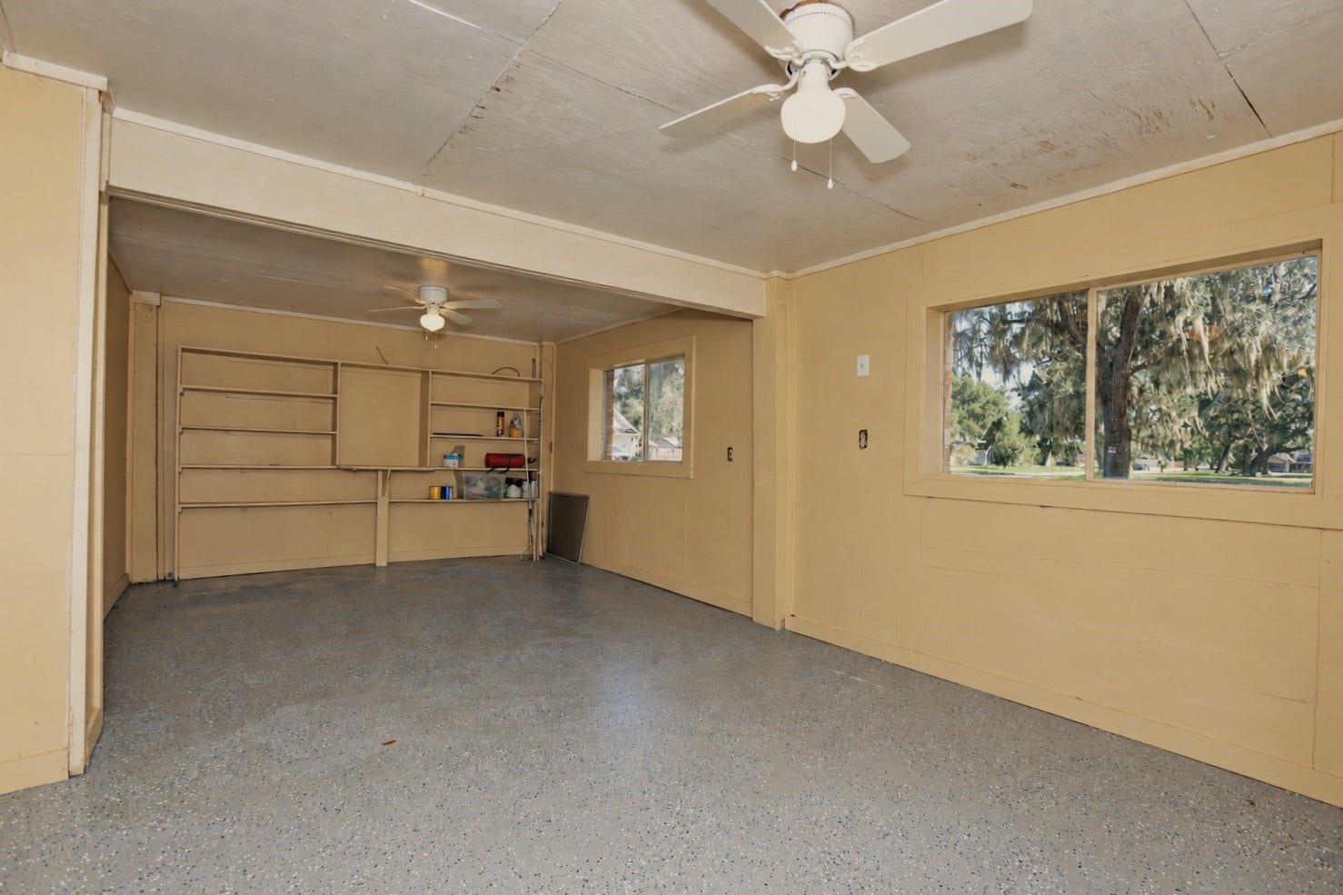 2236 Ridgewood Drive, West Columbia, TX 77486 Downstairs Bedroom