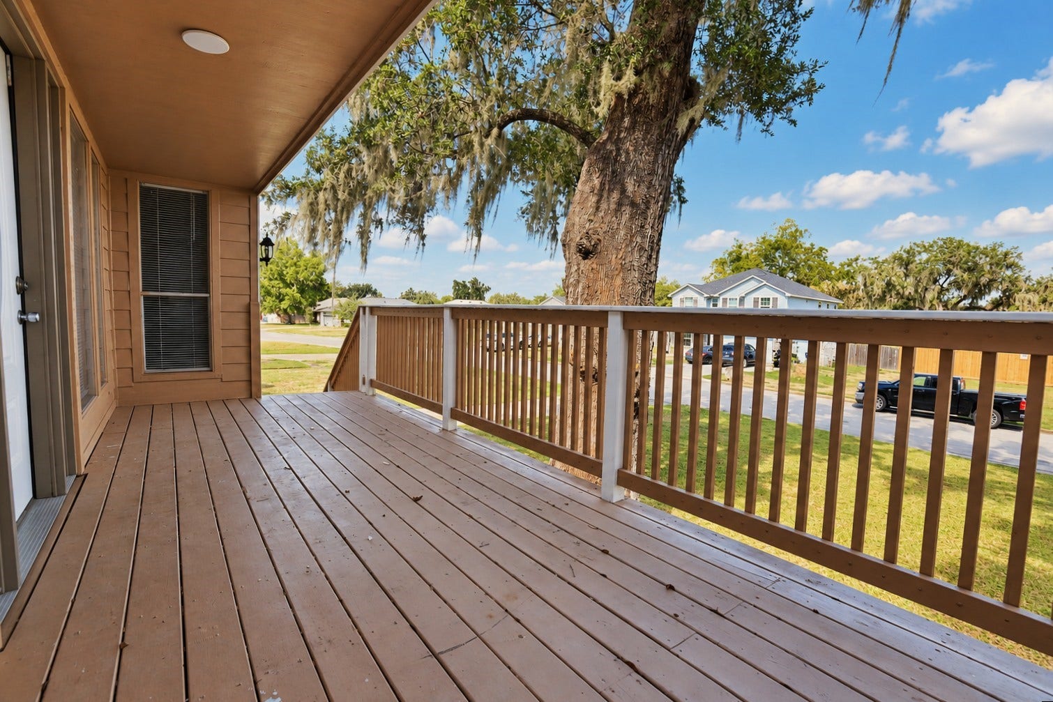 2236 Ridgewood Drive, West Columbia, TX 77486 Front Deck Patio