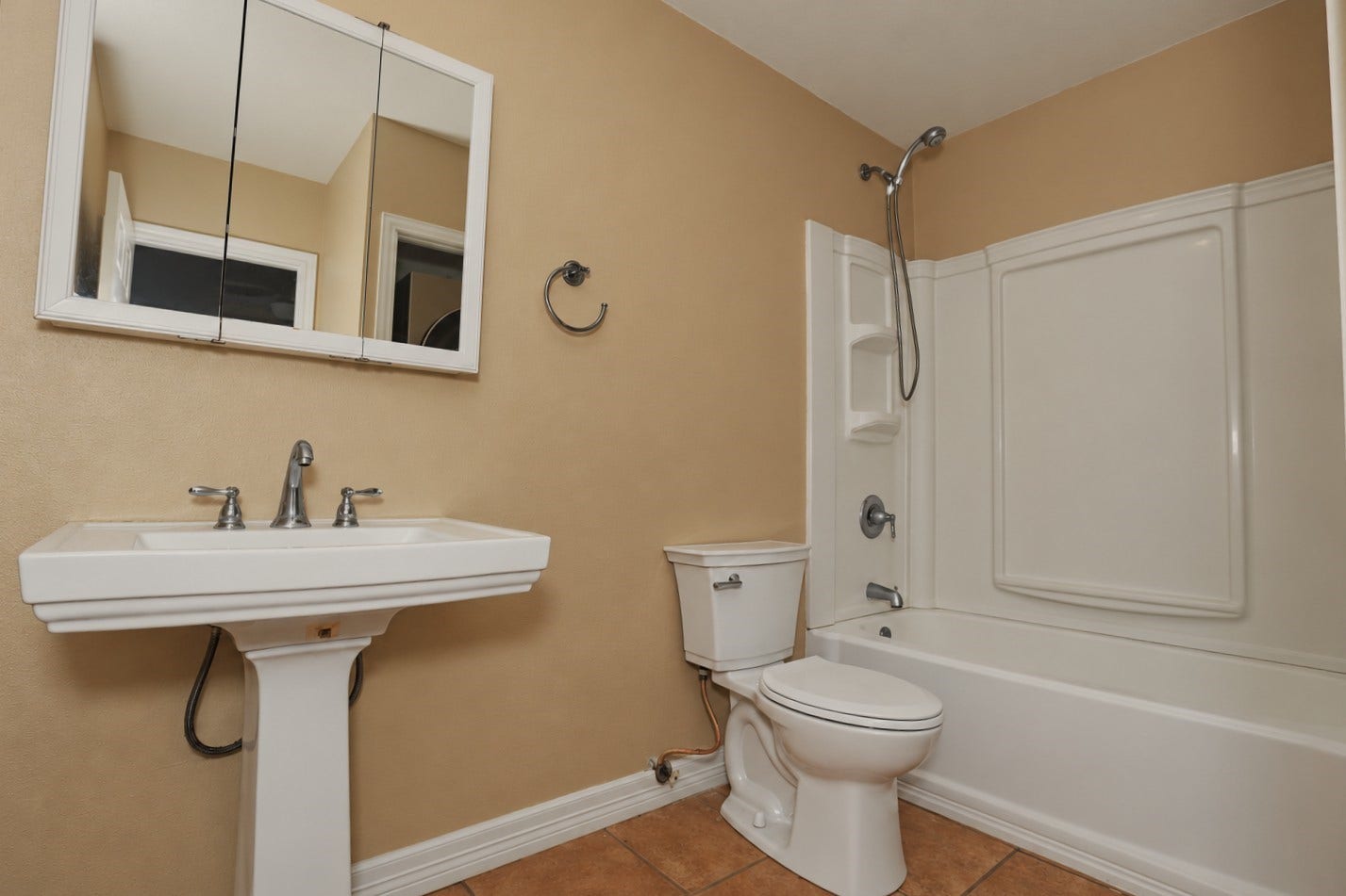 2236 Ridgewood Drive, West Columbia, TX 77486 Primary Bathroom