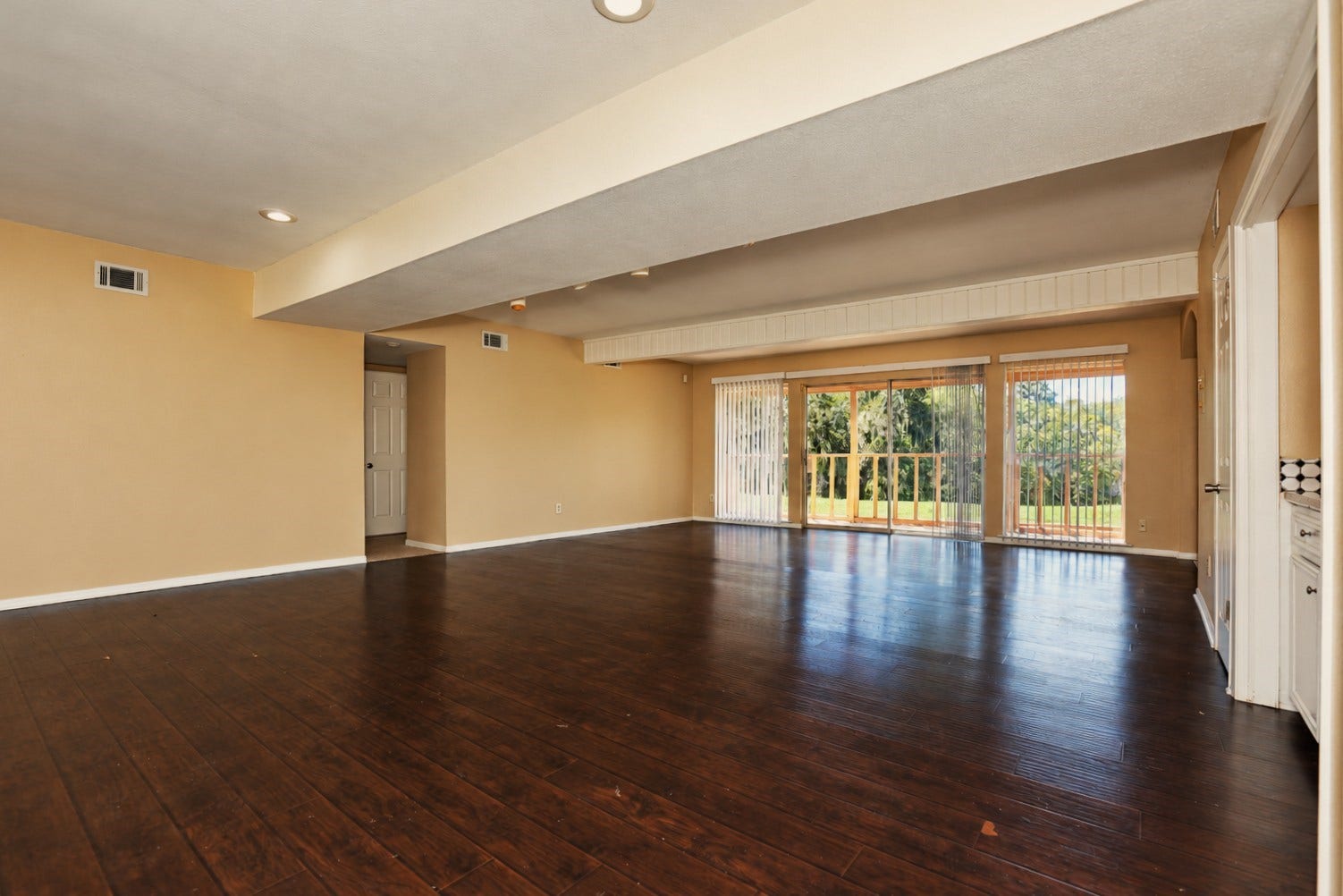 2236 Ridgewood Drive, West Columbia, TX 77486 Family Room