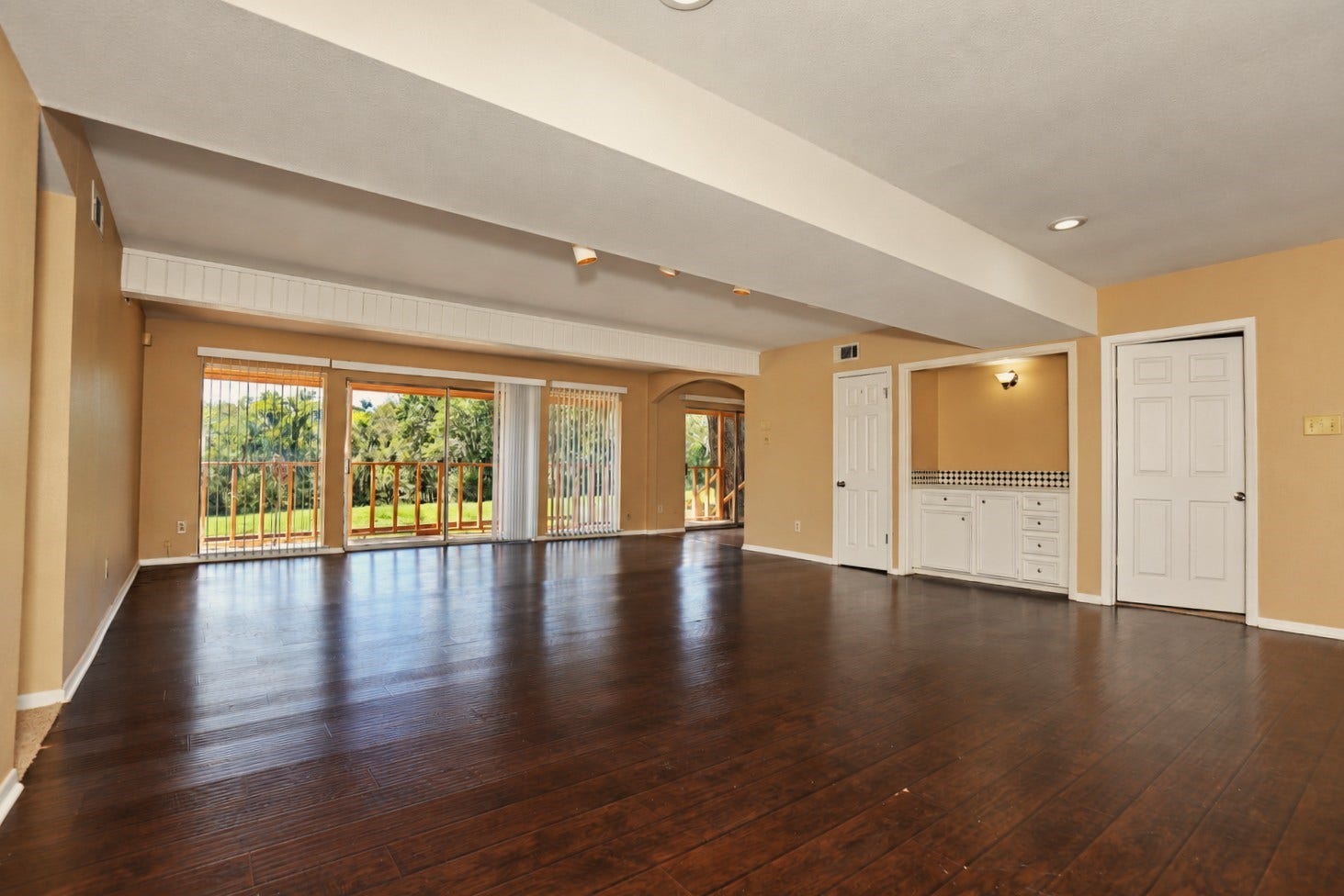 2236 Ridgewood Drive, West Columbia, TX 77486 Family Room