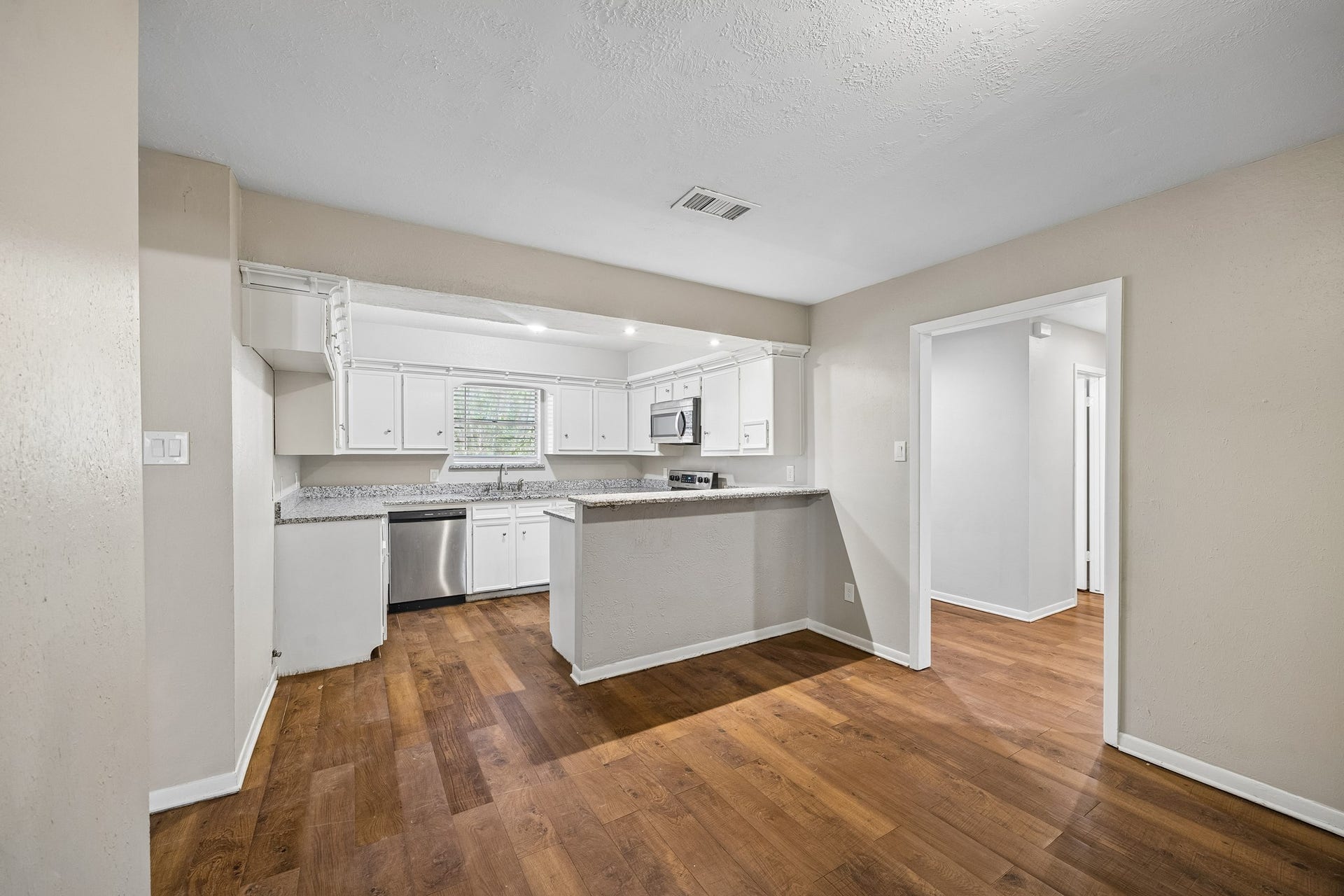 130 Red Oak Lane, Conroe, TX 77304