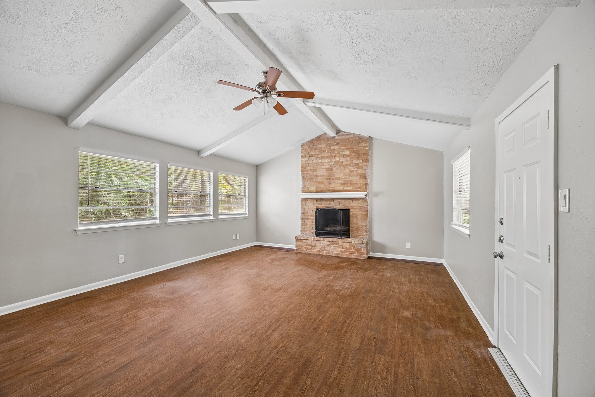 130 Red Oak Lane, Conroe, TX 77304