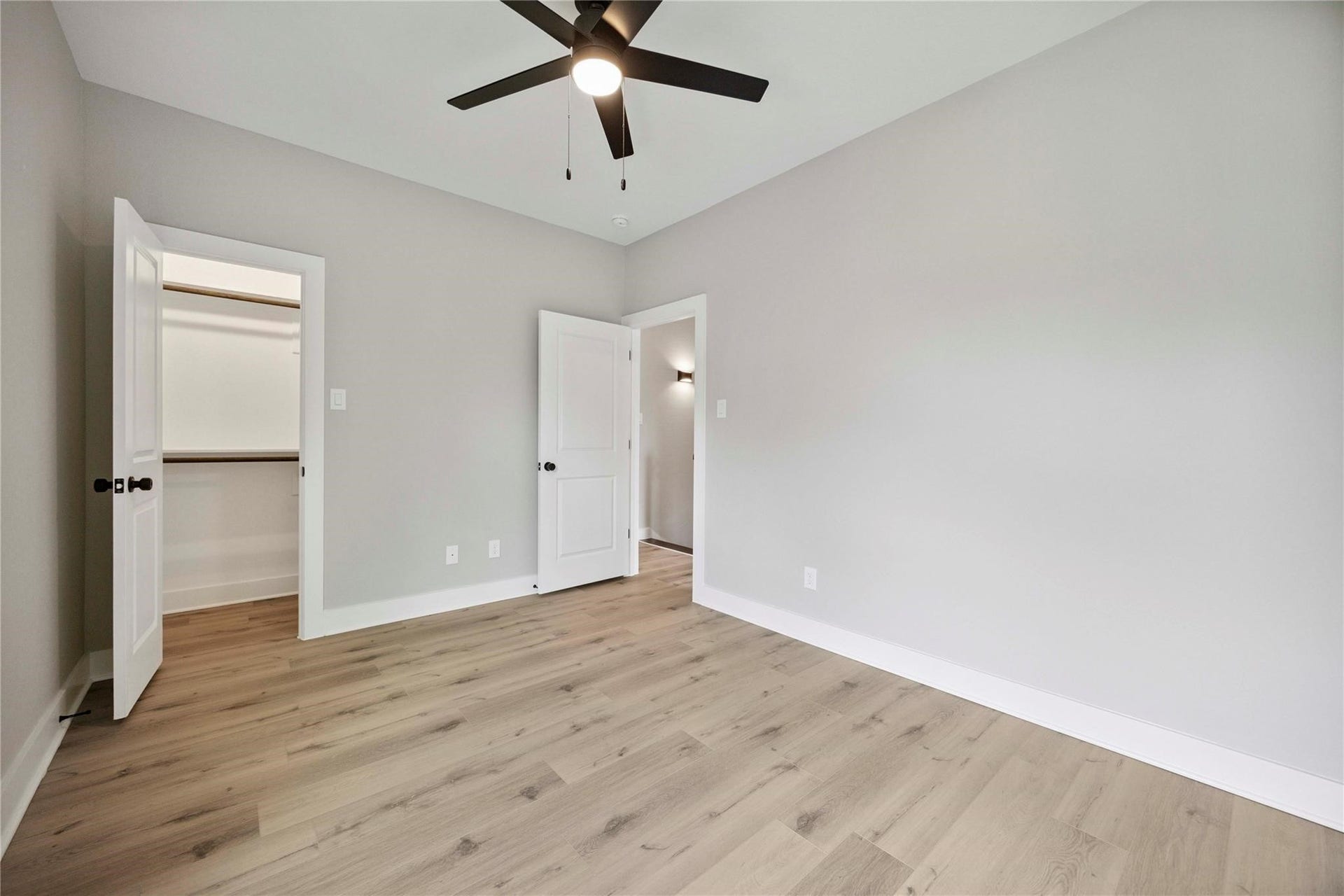 811 E 32nd Street, Houston, TX 77022 811 E 32nd Street, Houston, TX 77022