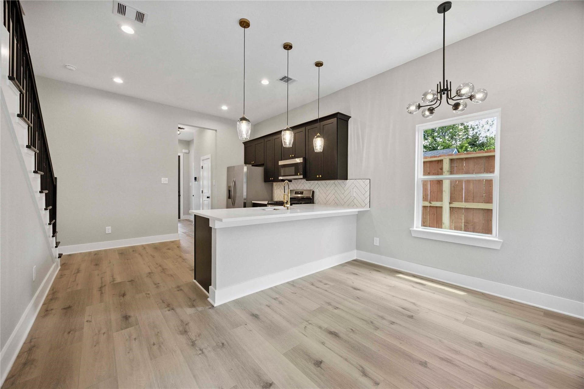 811 E 32nd Street, Houston, TX 77022 811 E 32nd Street, Houston, TX 77022