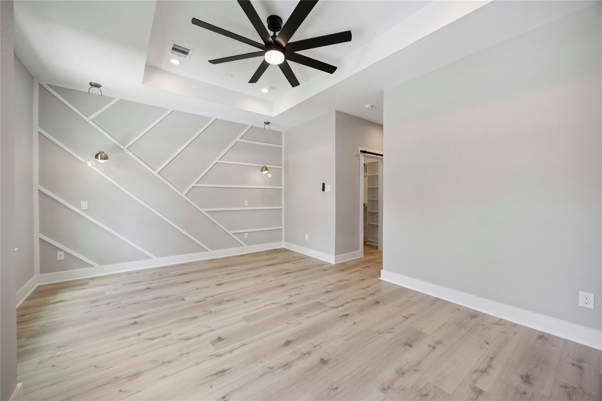 811 E 32nd Street, Houston, TX 77022 811 E 32nd Street, Houston, TX 77022