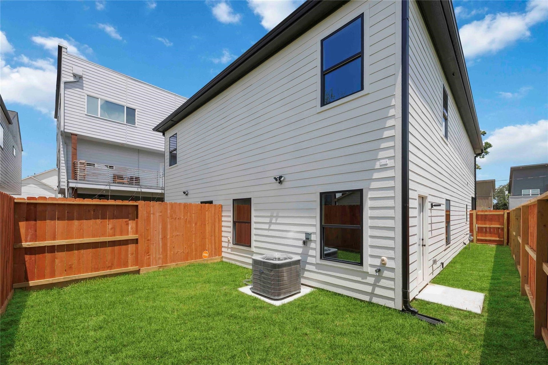811 E 32nd Street, Houston, TX 77022 811 E 32nd Street, Houston, TX 77022