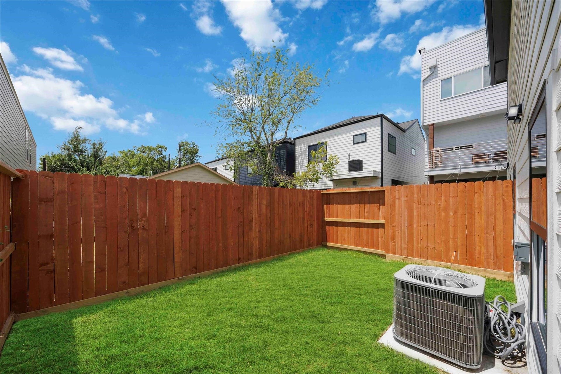 811 E 32nd Street, Houston, TX 77022 811 E 32nd Street, Houston, TX 77022