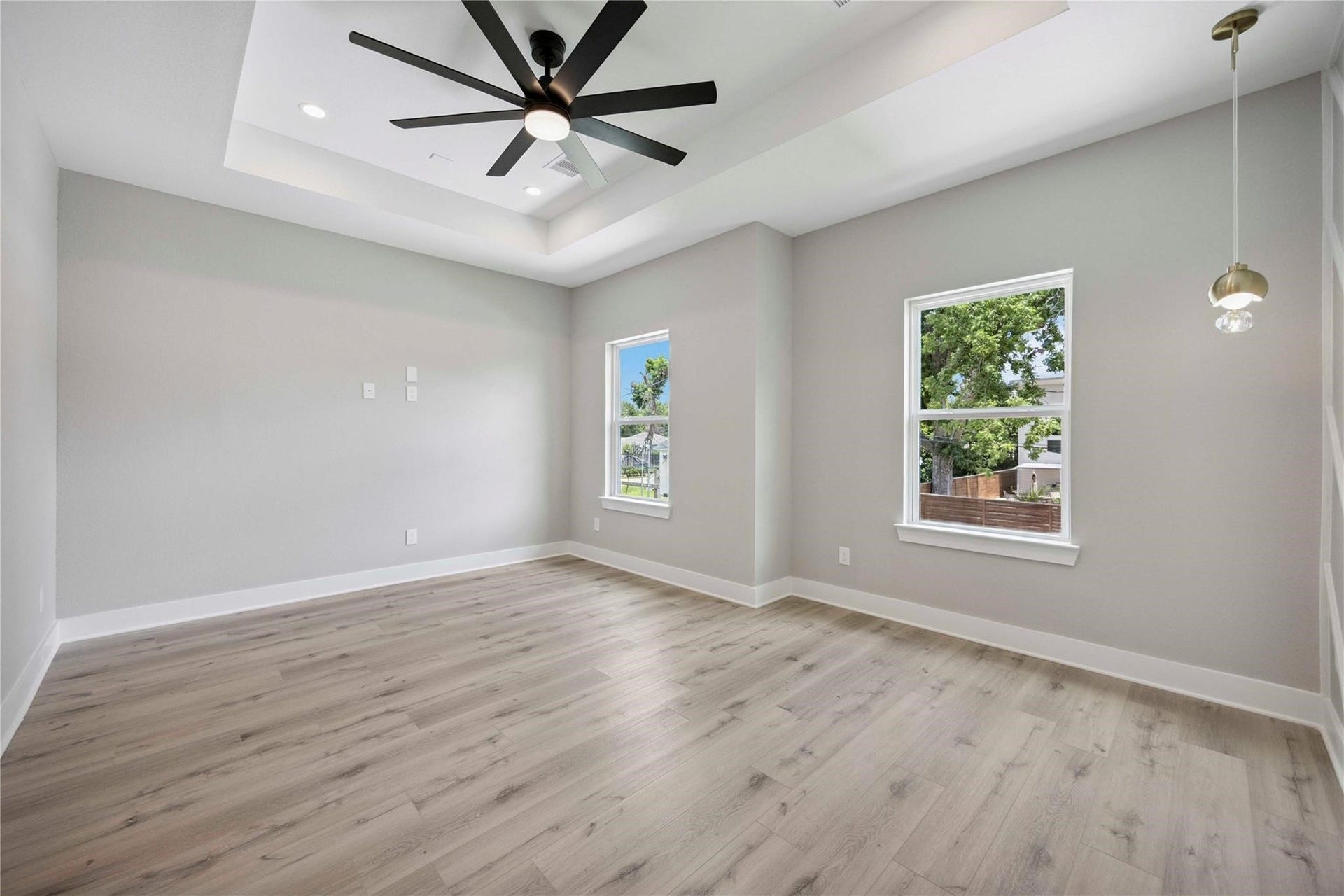 811 E 32nd Street, Houston, TX 77022 811 E 32nd Street, Houston, TX 77022