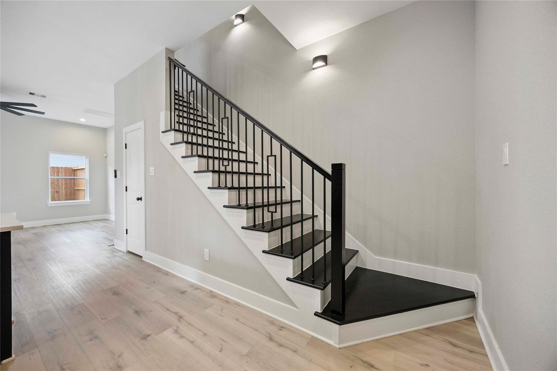 811 E 32nd Street, Houston, TX 77022 811 E 32nd Street, Houston, TX 77022
